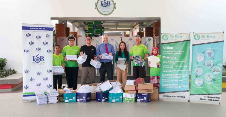 Group photo of ISB's Executive Principal Mr. Dominic Morley, General Manager Ms. Vienna Law, EnEvo’s General Manager Mr. Tan Kheng Tong, ISB Eco Coordinator Mr. David Mark Evans, and ISB students from the Eco Committee and Eco Warriors during the paper recycling campaign.